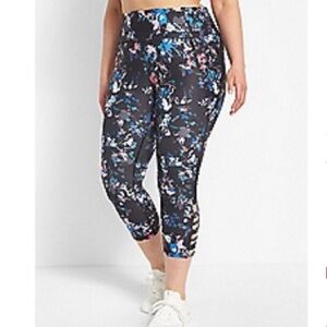 LIVI High-Rise Wicking Capri Legging - Strappy Hem